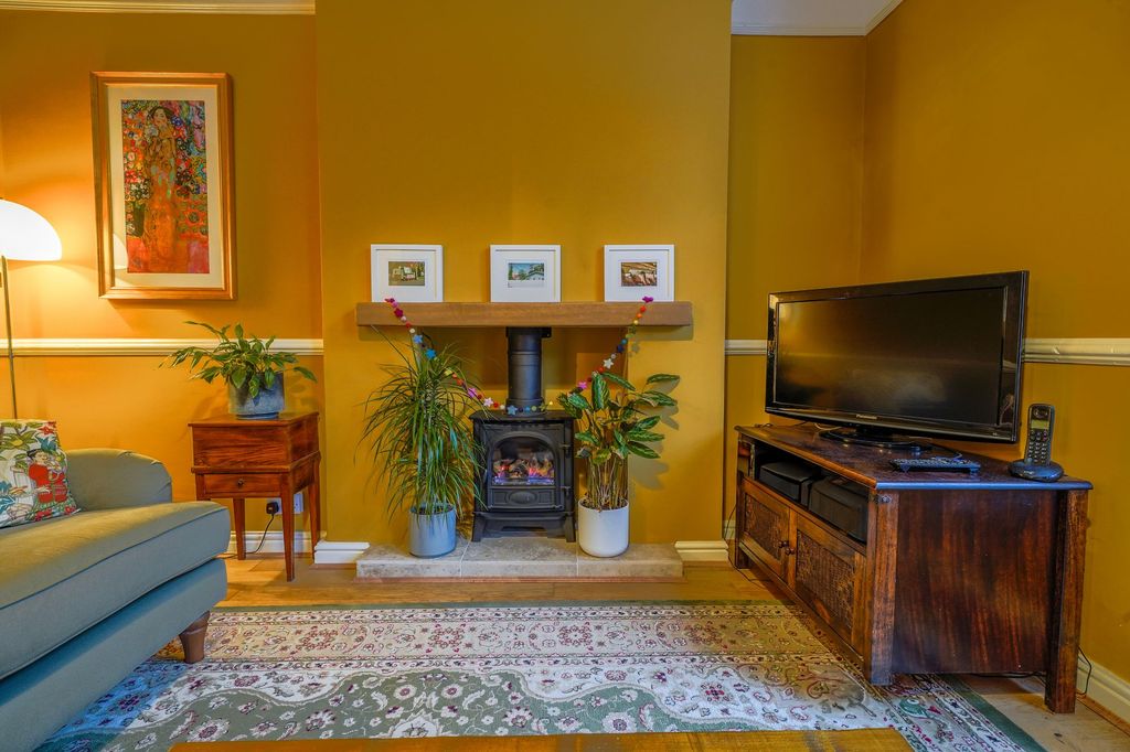 Property photo 2 of 20