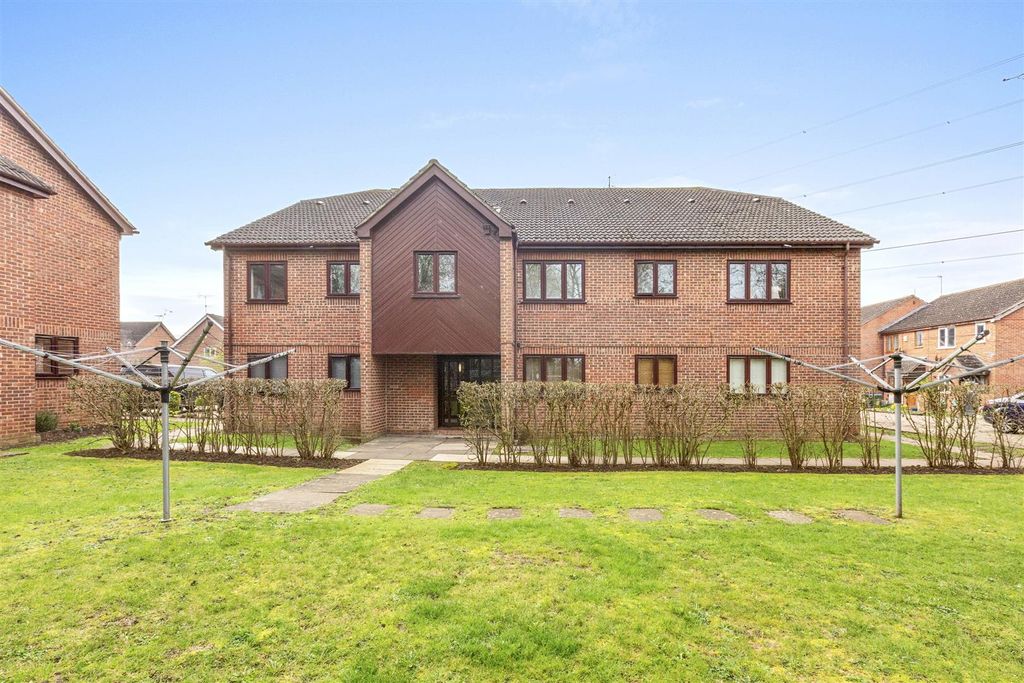 Property photo 2 of 14 49 Dormer, The Willows, Hp21 8Uy-10.Jpg