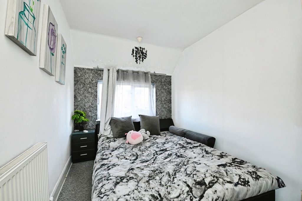 Property photo 3 of 17 Photo