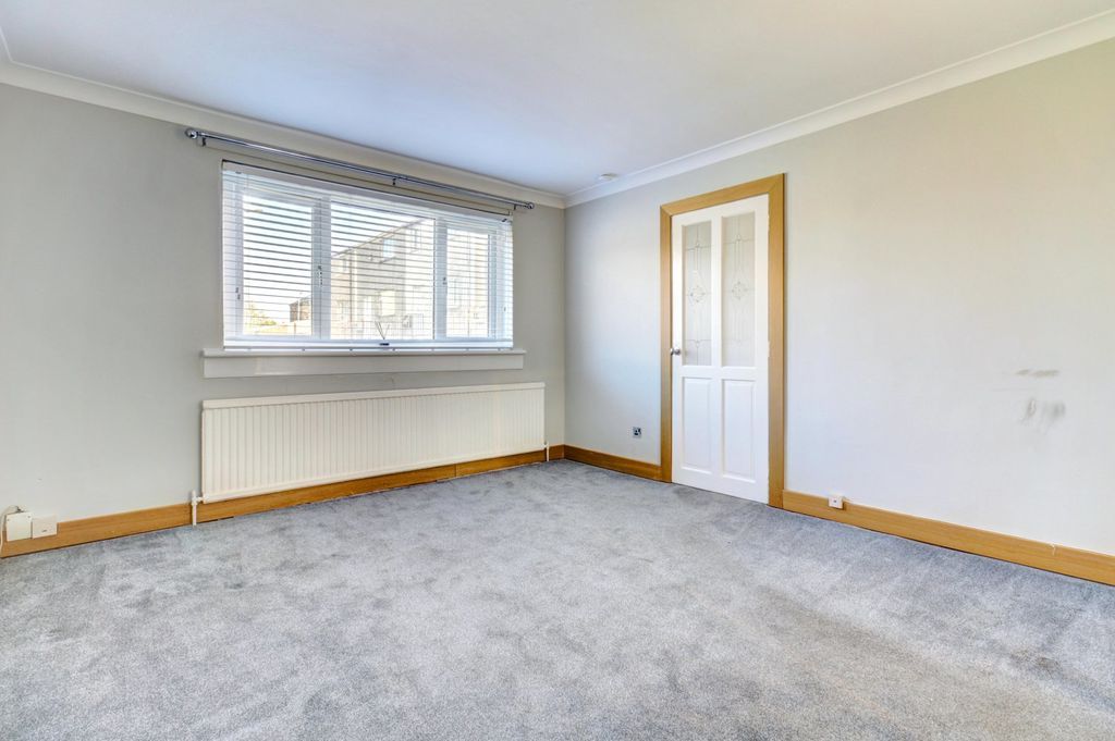 Property photo 2 of 18 Lounge