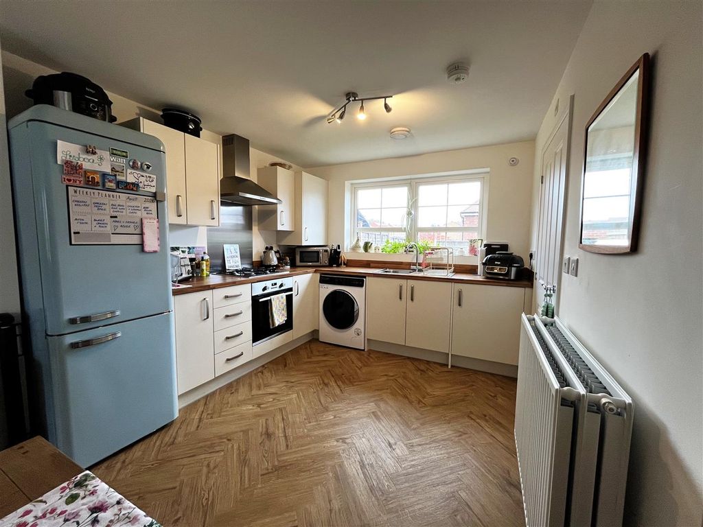 Property photo 3 of 17 Kitchen.Jpg