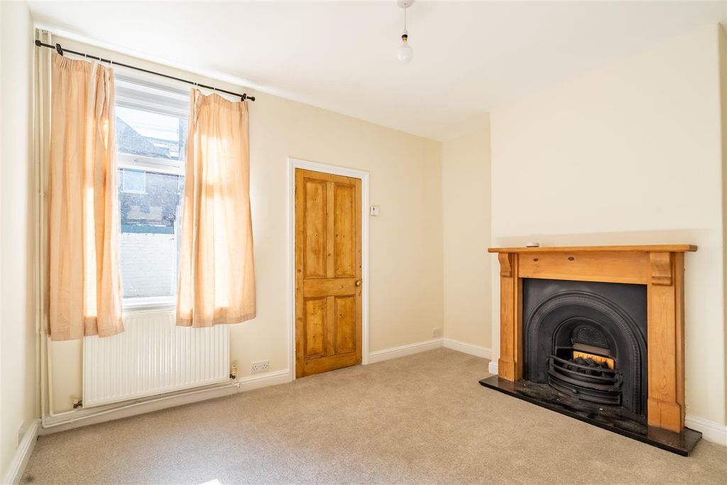Property photo 3 of 12 Sutherland Street_-2.Jpg