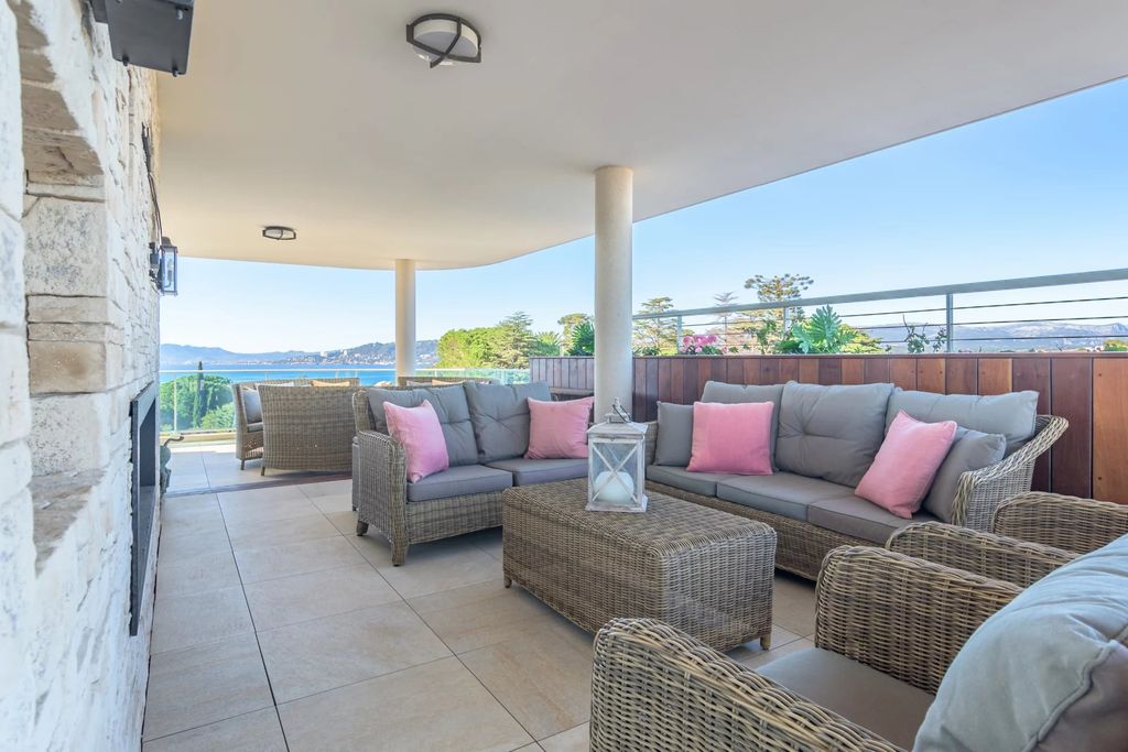 Property photo 3 of 21