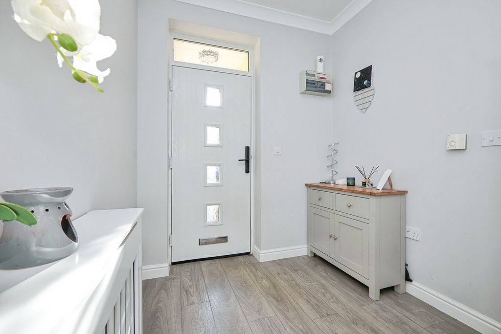 Property photo 2 of 30