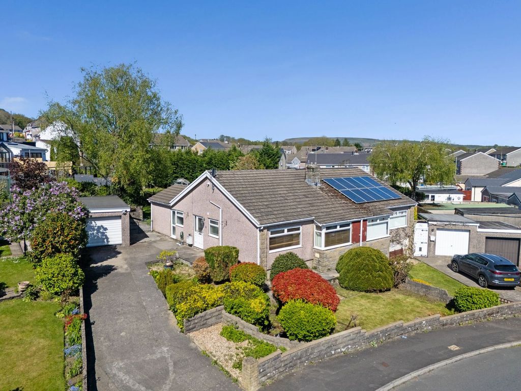 Property photo 1 of 32 Semi-Detached Bungalow