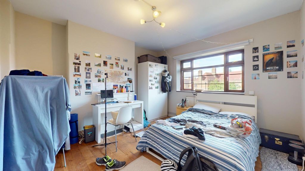 Property photo 2 of 28