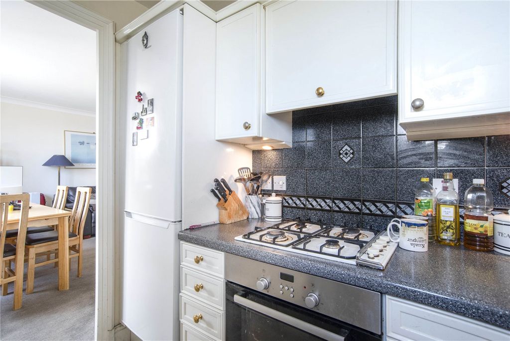 Property photo 3 of 11 Kitchen