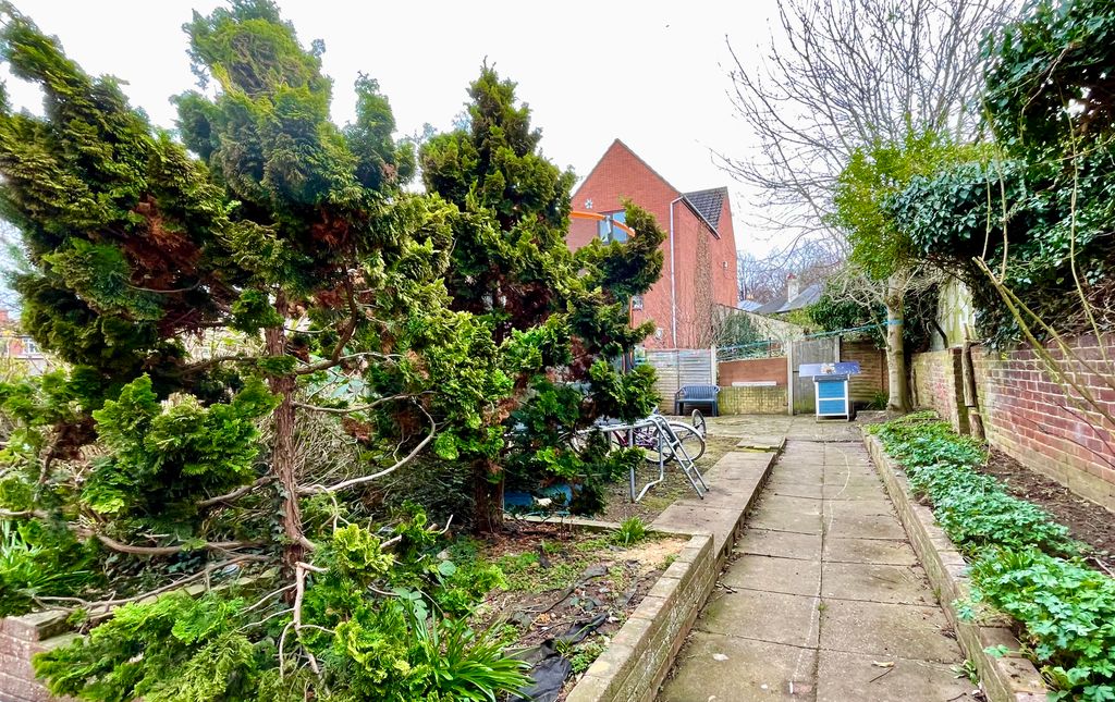 Property photo 2 of 6 Garden