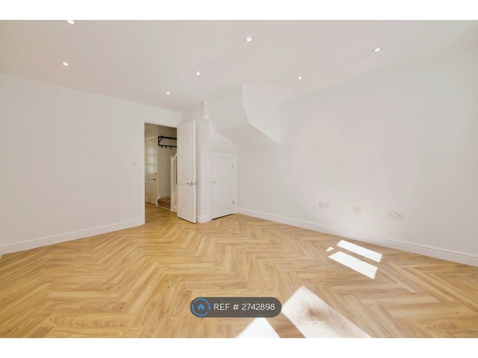 Property photo 2 of 7 Living/Dining