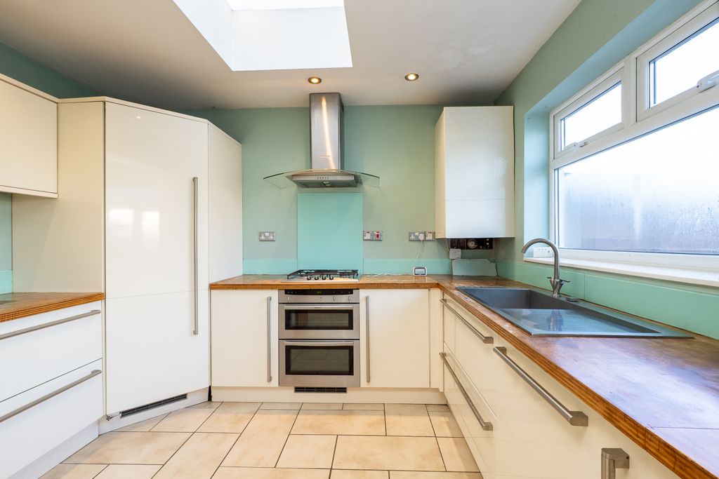 Property photo 2 of 15 Picture No. 12