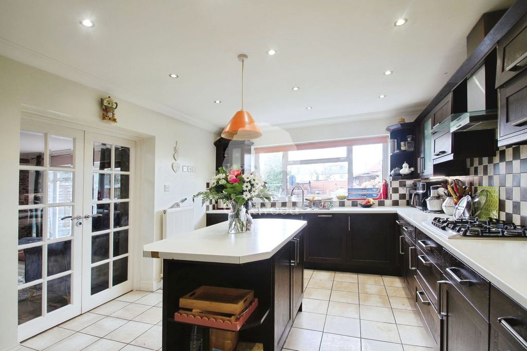 Property photo 2 of 50