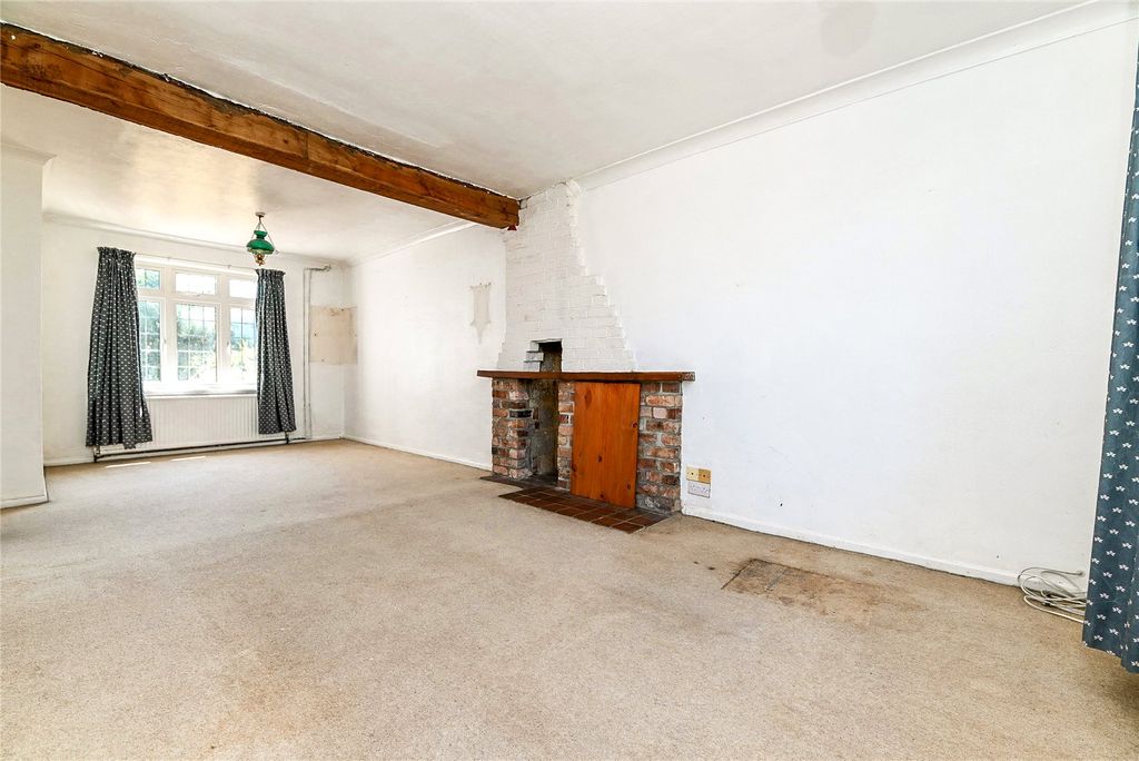 Property photo 3 of 17 Sitting Room