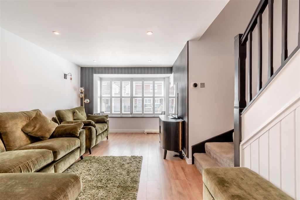 Property photo 2 of 20 8645055-Interior02.Jpg