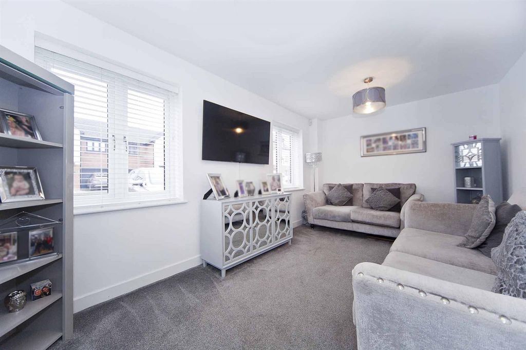 Property photo 3 of 25