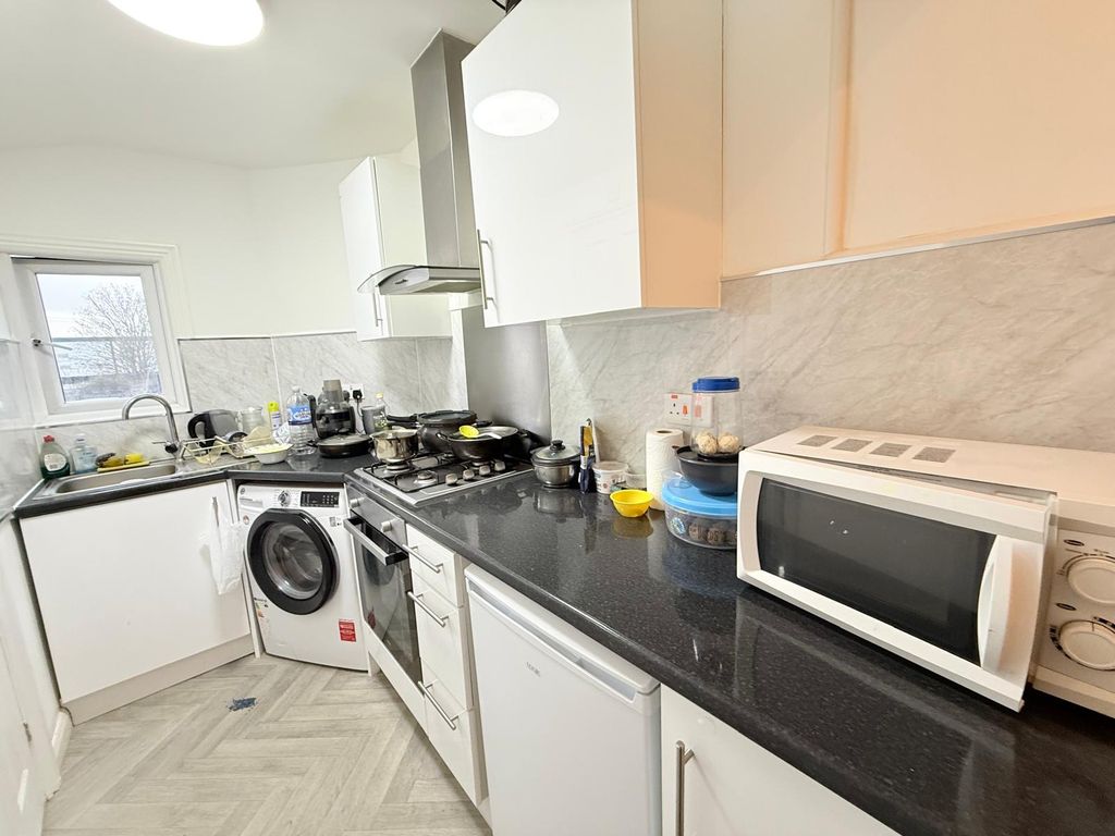 Property photo 1 of 7 One Bedroom Flat Close To Ilford Station-