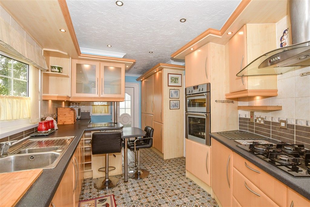 Property photo 3 of 12 Kitchen