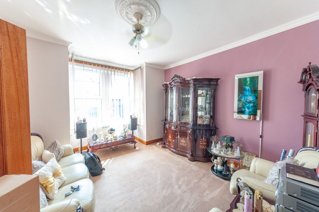 Property photo 2 of 22