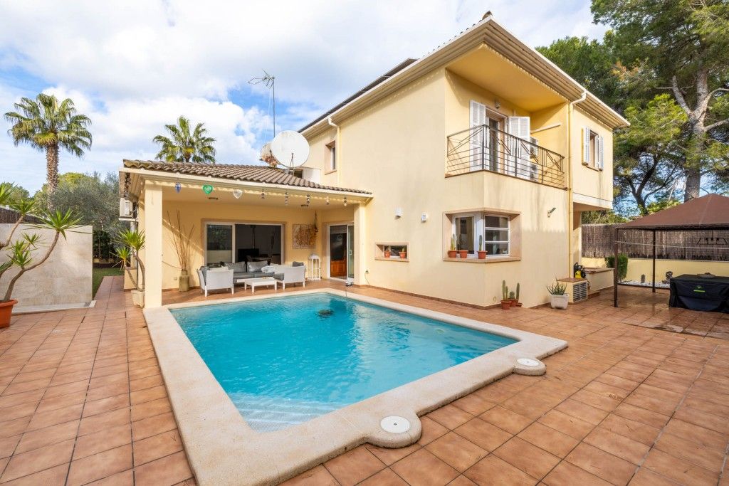 Property photo 1 of 20 Exterior And Pool (1)