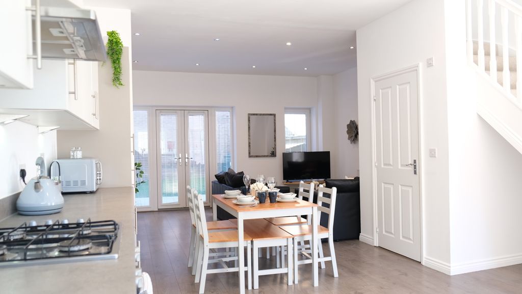 Property photo 2 of 26