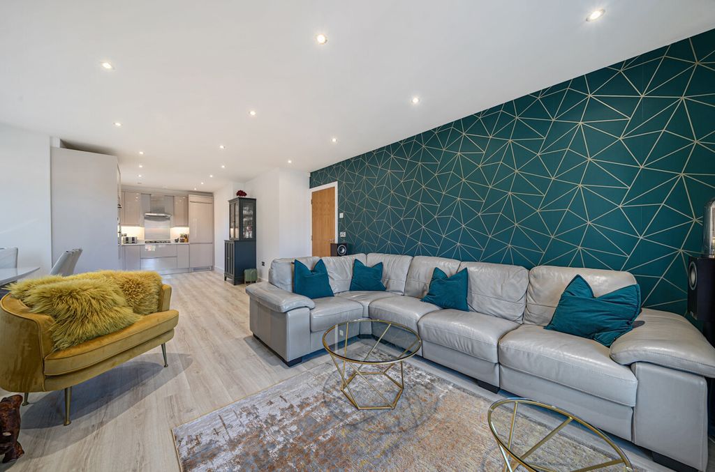 Property photo 3 of 17 1361627-10-68E3Ca...