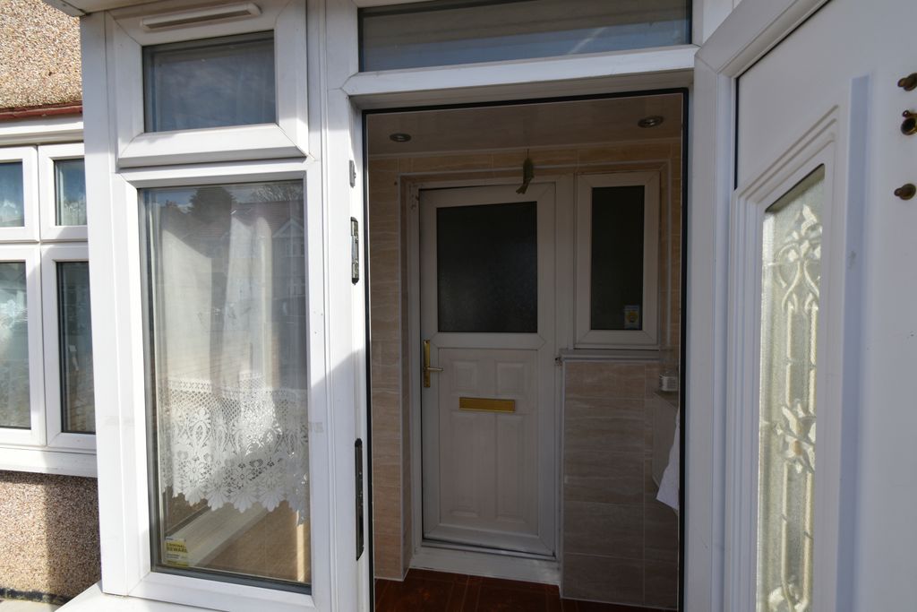 Property photo 2 of 17 Entrance