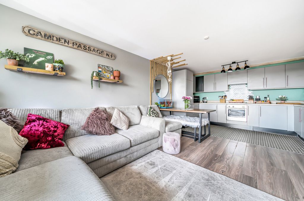 Property photo 3 of 18 1319345-12-686Be1...