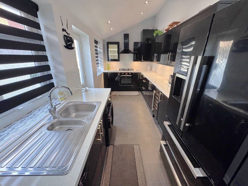 Property photo 2 of 33 Kitchen