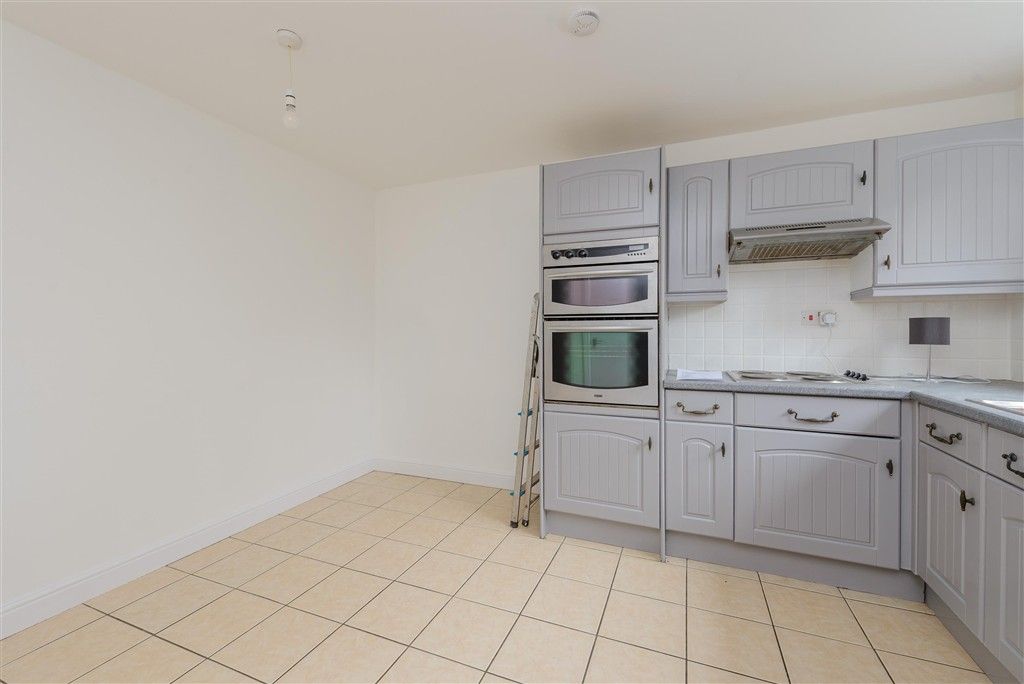 Property photo 2 of 13 Kitchen