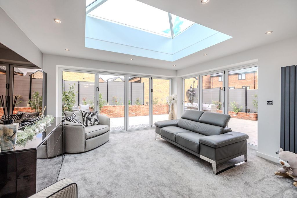 Property photo 2 of 34 Conservatory