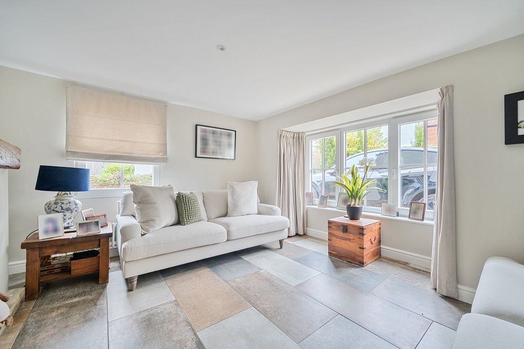 Property photo 2 of 37 Picture No. 12