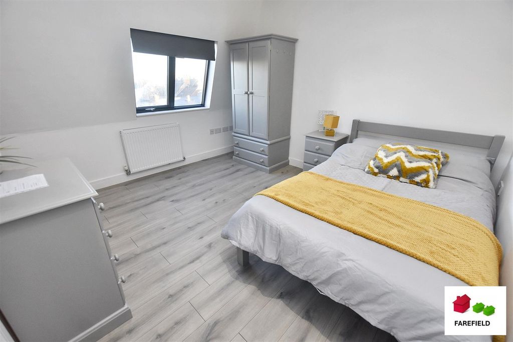 Property photo 1 of 5 Room 8, 17 Barlow B.Jpg