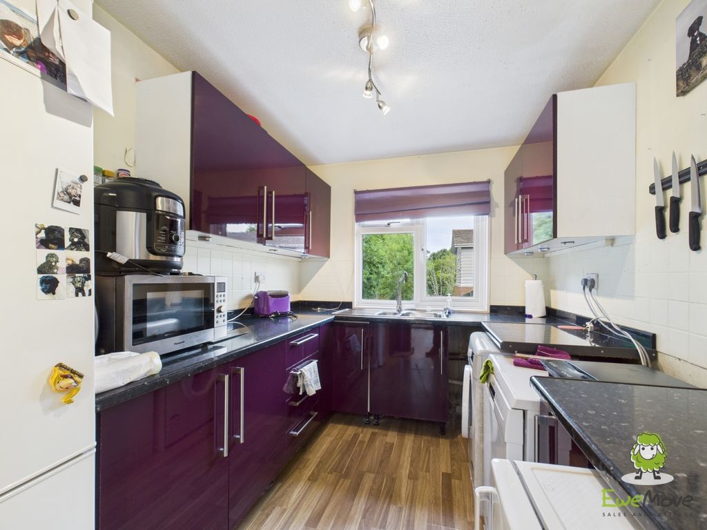 Property photo 2 of 15 Ewemove Estate Agents Basingstoke