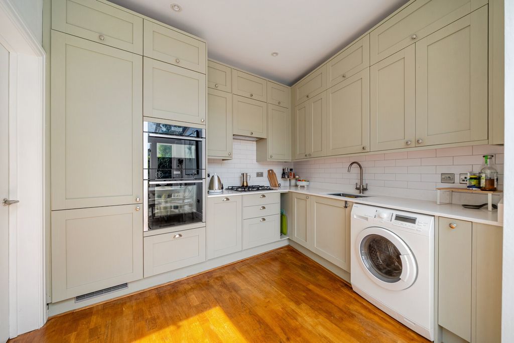 Property photo 3 of 17 Kitchen