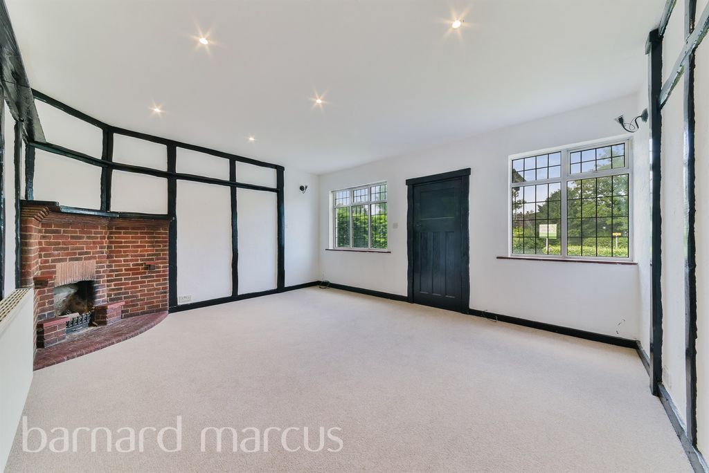 Property photo 3 of 12