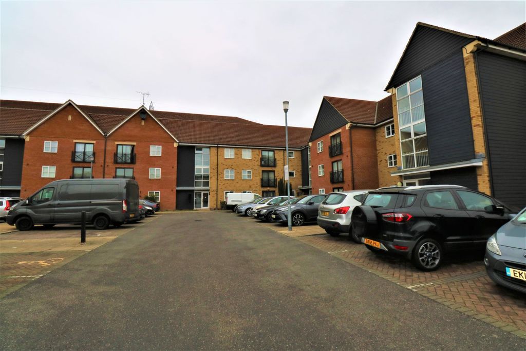 Property photo 3 of 13