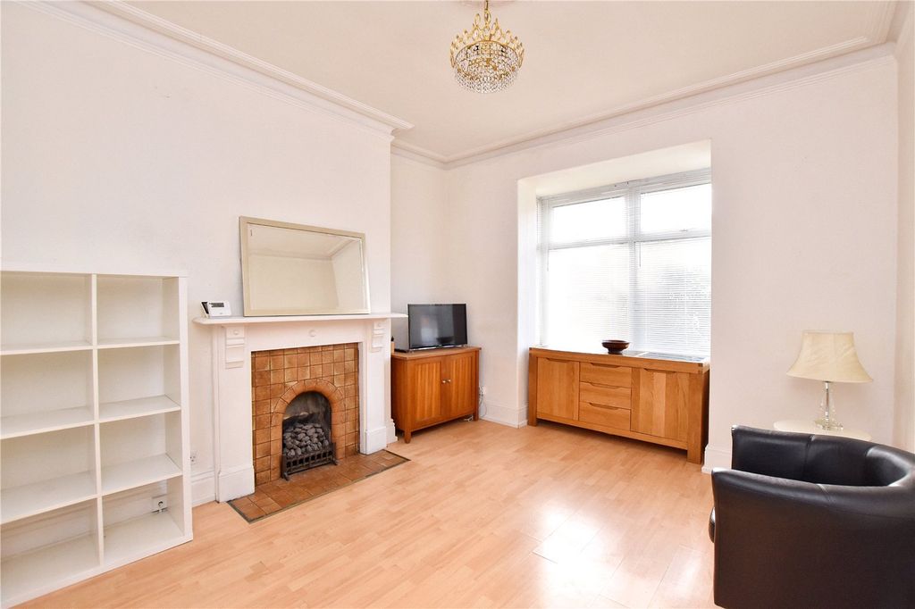 Property photo 3 of 12 Picture 3