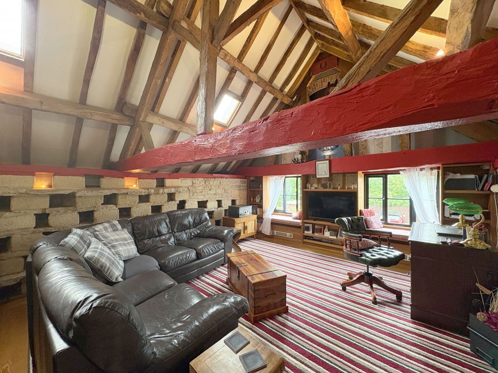 Property photo 3 of 32 Gallery