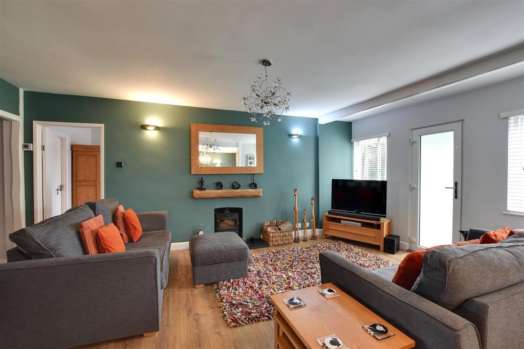 Property photo 3 of 25