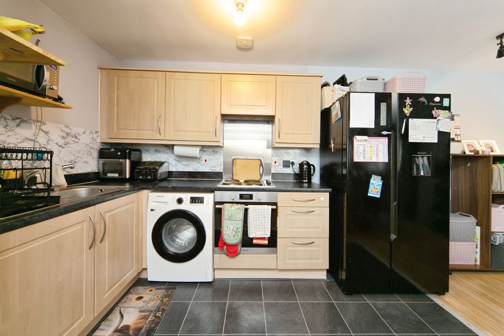 Property photo 3 of 17