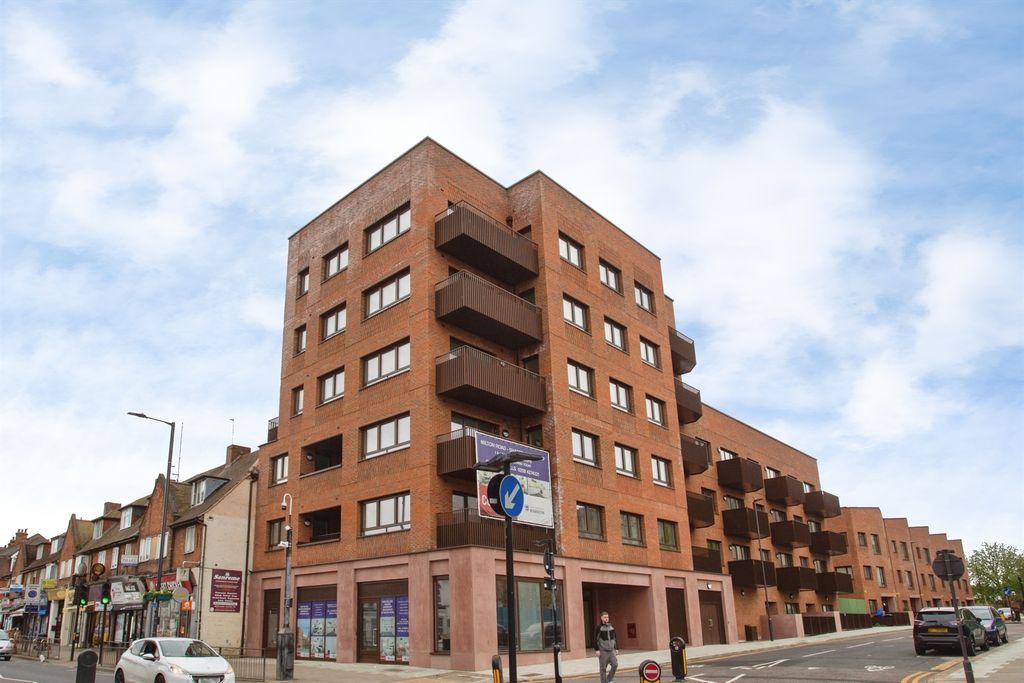 Property photo 3 of 8