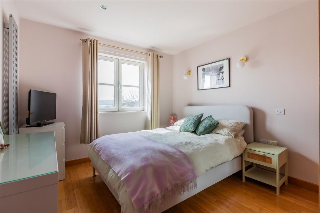 Additional image 9 of 2 bed flat for saleMagretian Place, Cardiff Bay CF10