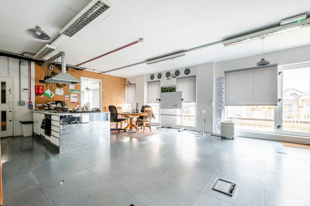 Property photo 2 of 14 Ramsgate St 13 U6  14.Jpg