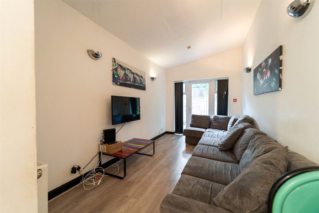 Property photo 2 of 7 Picture No. 05