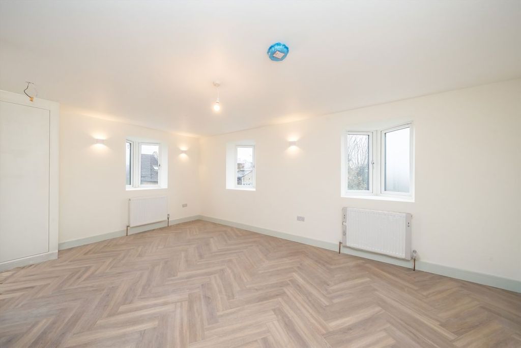 Property photo 1 of 3