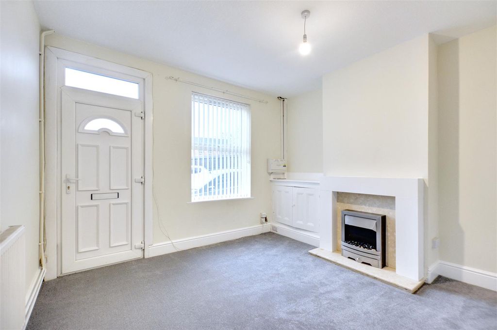 Property photo 3 of 25 Lounge_1.Jpeg