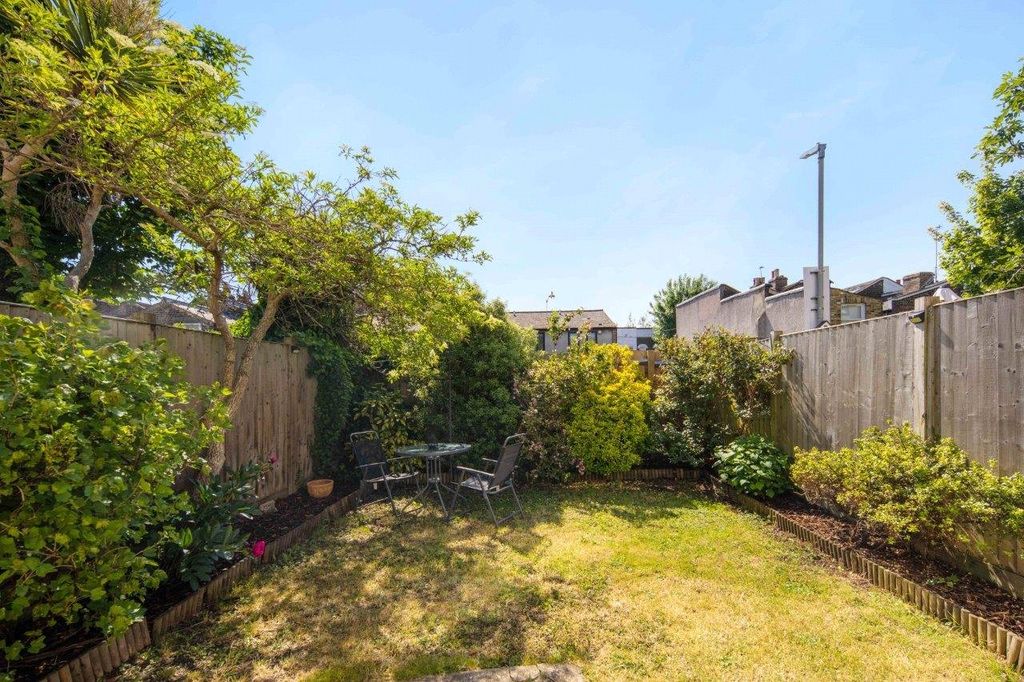 Property photo 2 of 14 Garden