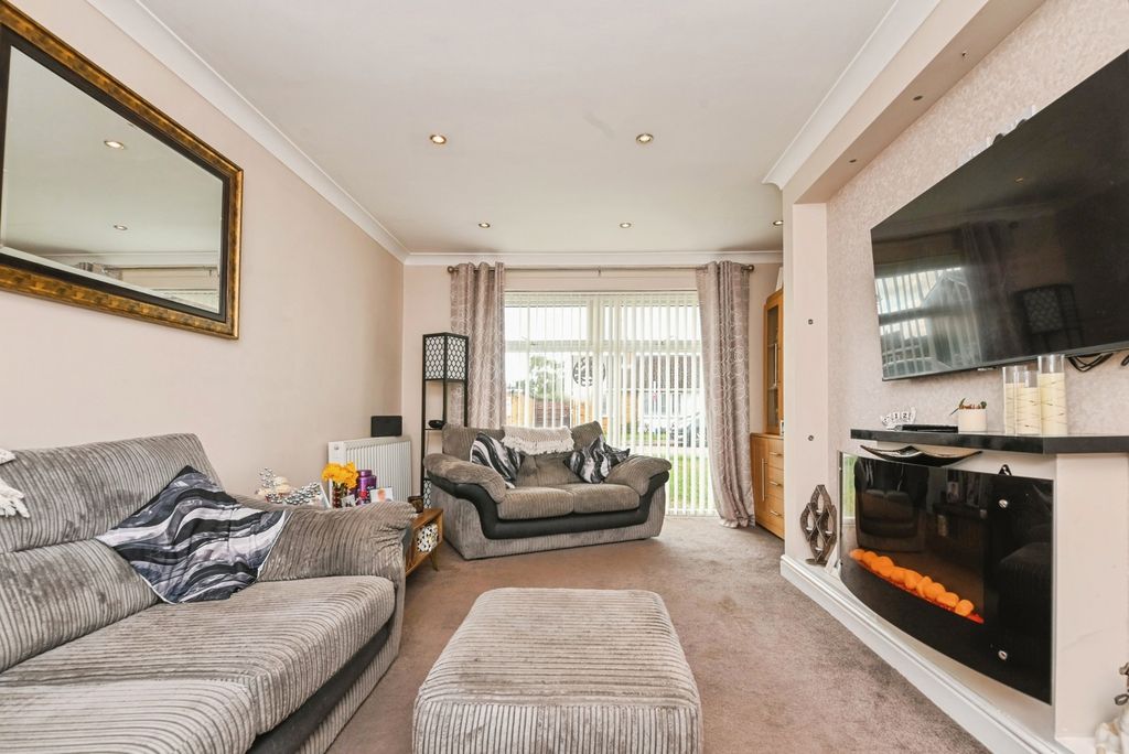 Property photo 3 of 9 Pbox-Img.Jpg
