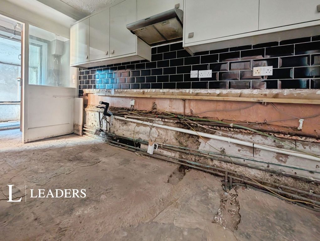 Property photo 2 of 9 Kitchen