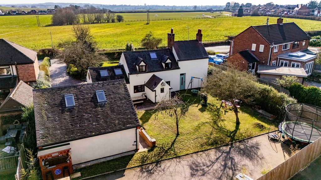 Property photo 3 of 41