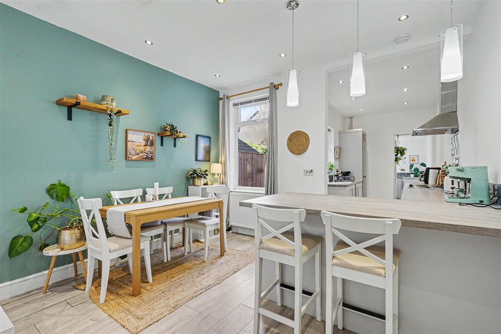 Property photo 3 of 20 Kitchen Diner